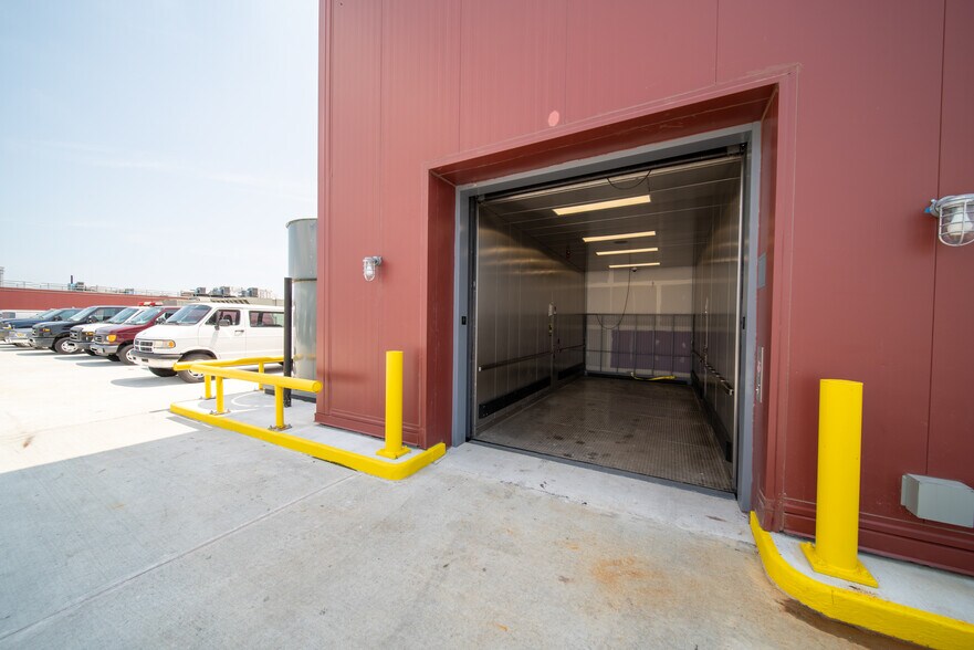 More Photos Of 4805 Metropolitan Ave, Ridgewood Light Distribution For Lease