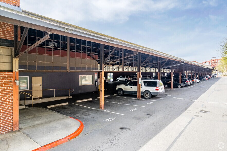 More Photos Of 600 NW Naito Pky, Portland Office For Sale