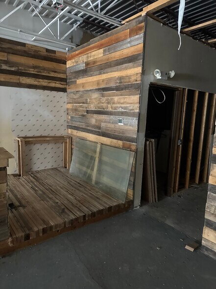 More Photos Of 1145-1157 Pearl Rd, Brunswick General Retail For Lease