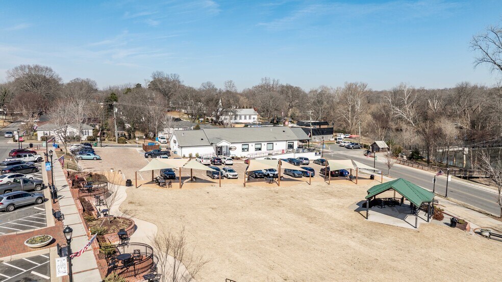 More Photos Of 142 8th Ave, Cramerton Restaurant For Sale