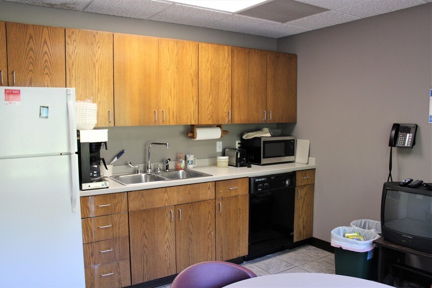 More Photos Of 304 S 20th St, Rogers Office For Sale