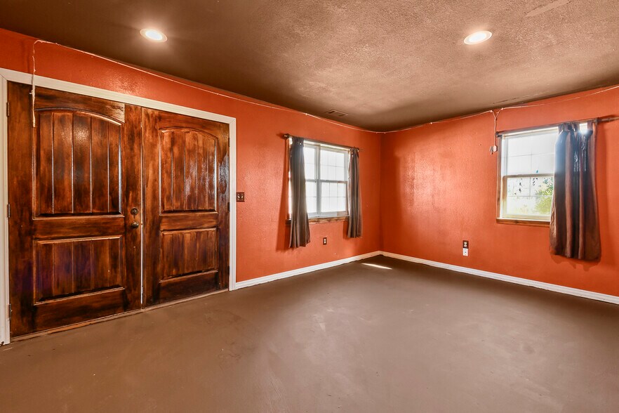 More Photos Of 109 Myrtle, Pierce City Storefront Retail Residential For Sale