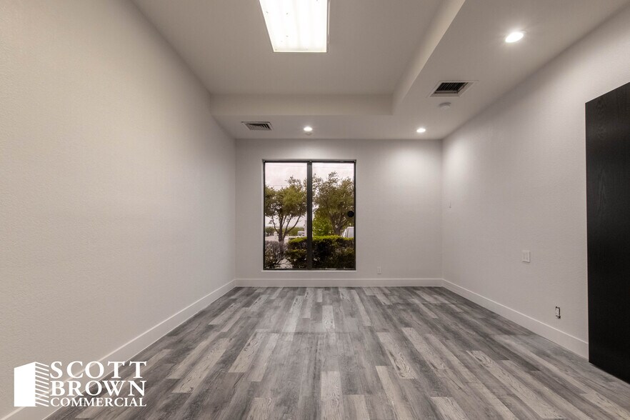 More Photos Of 2400 Worthington St, Denton Medical For Lease