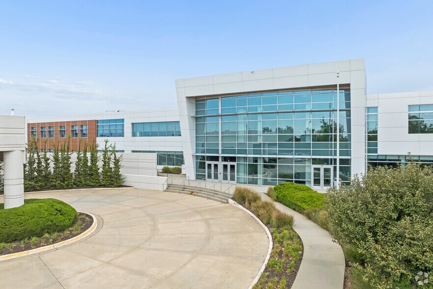 More Photos Of 6800 W 115th St, Overland Park Coworking Space