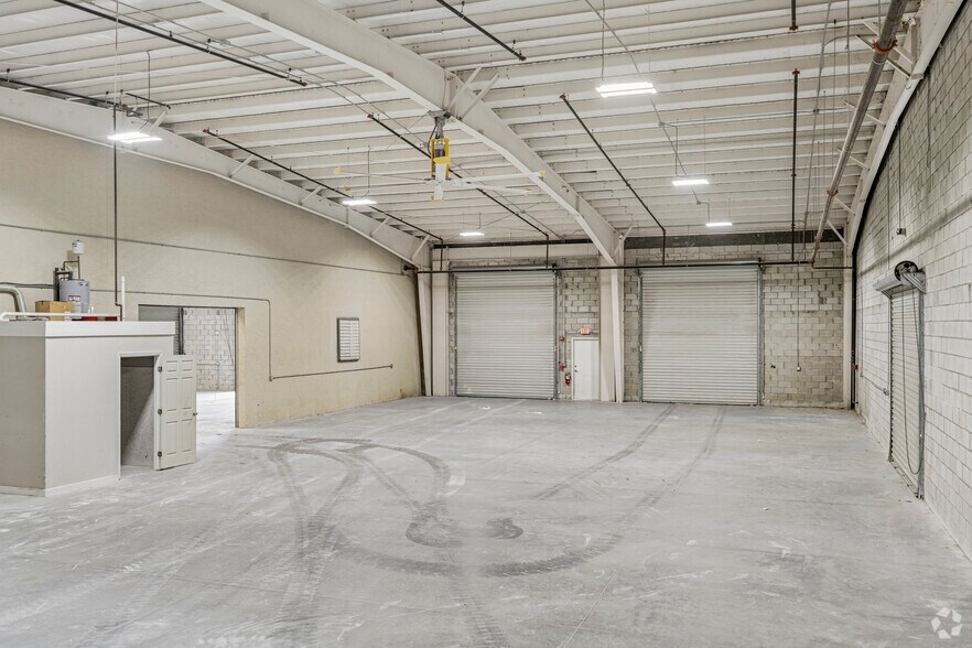 More Photos Of 740 NW Enterprise Dr, Port Saint Lucie Manufacturing For Lease