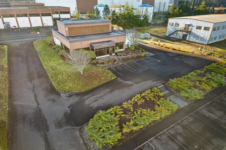 More Photos Of 81 Tower Blvd, Elma Office For Lease