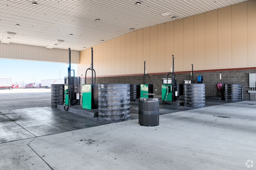More Photos Of 3501 S Burleson Blvd, Alvarado Truck Terminal For Sale