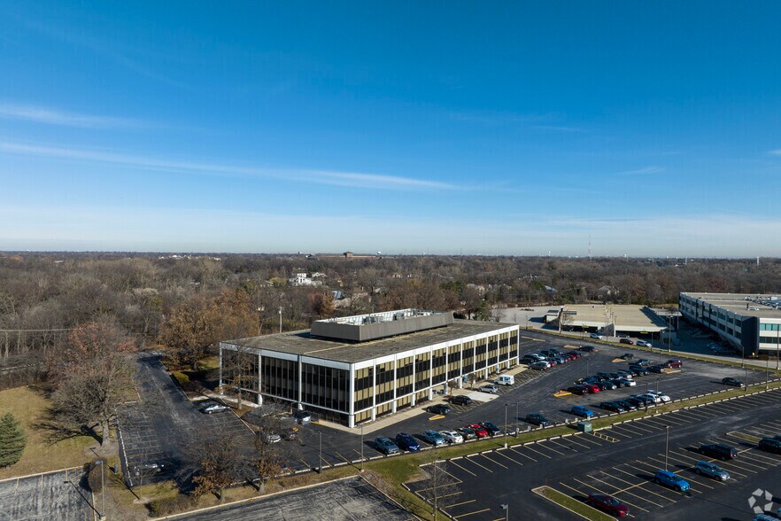 More Photos Of 915 Harger Rd, Oak Brook Office For Lease