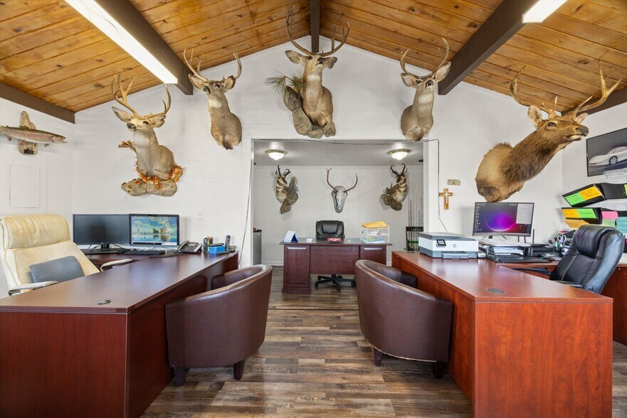 More Photos Of 5826 SE 82nd Ave, Portland Auto Dealership For Sale