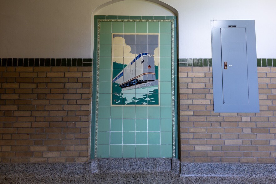 More Photos Of 1351 N Hanley Rd, University City Apartments For Sale