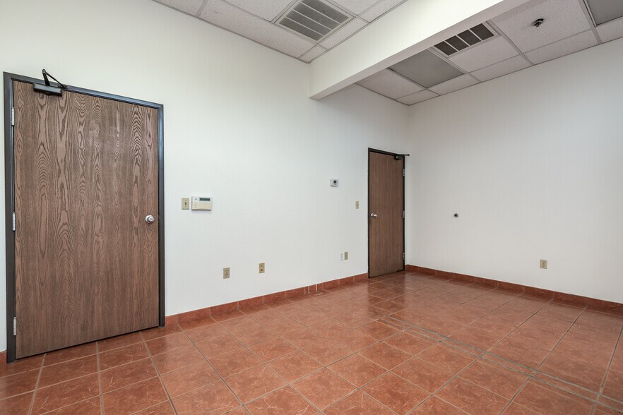 More Photos Of 2615 Branson Ave, North Las Vegas Distribution For Lease