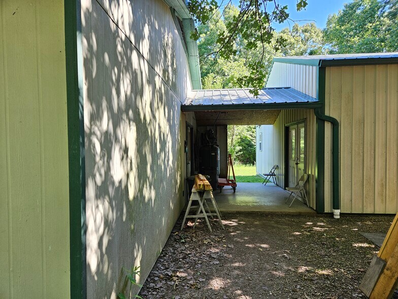 More Photos Of 244 County Road 555B, Tecumseh Manufacturing For Sale