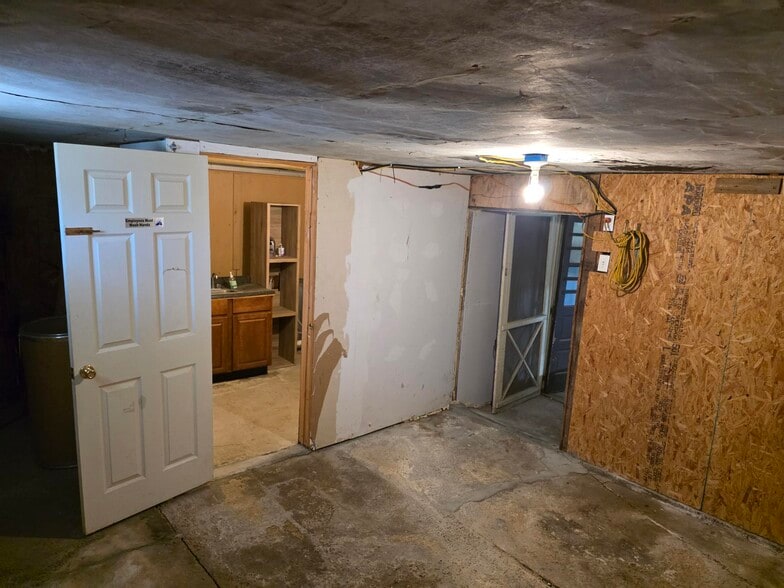 More Photos Of 110 County Road 421, Thorndale Storefront Retail Office For Sale