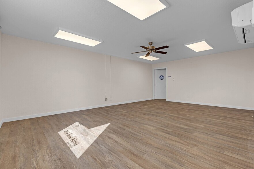 More Photos Of 2956 N Marco St, Las Vegas Manufacturing For Sale