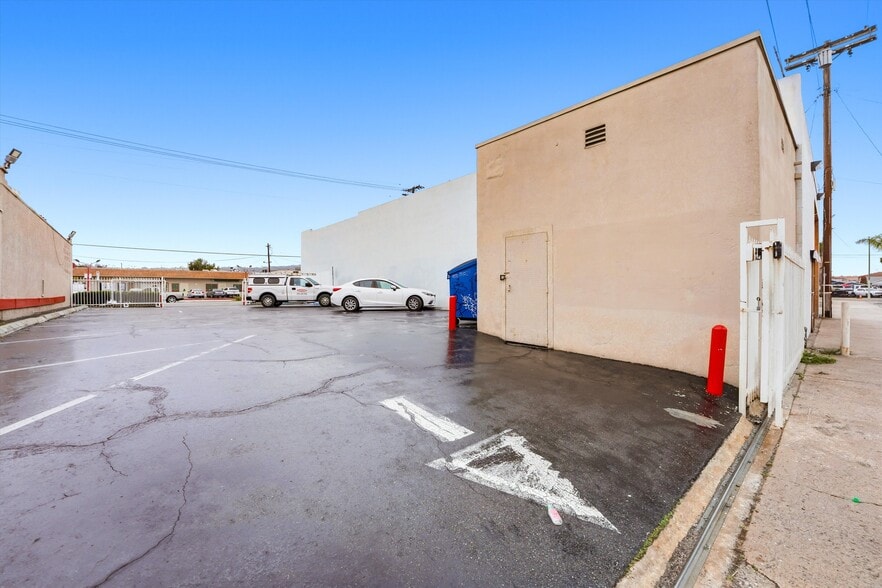 More Photos Of 486 W 20th St, San Pedro Storefront Retail Residential For Sale