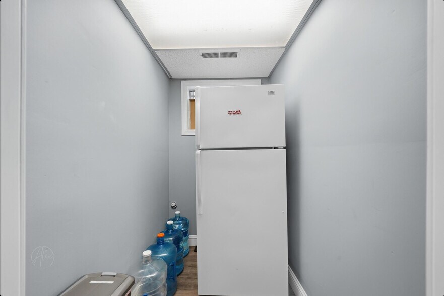 More Photos Of 1660 N Newcomb St, Porterville Coworking Space