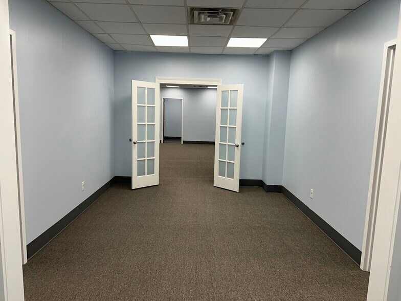 More Photos Of 9130 Otis Ave, Indianapolis Flex For Lease
