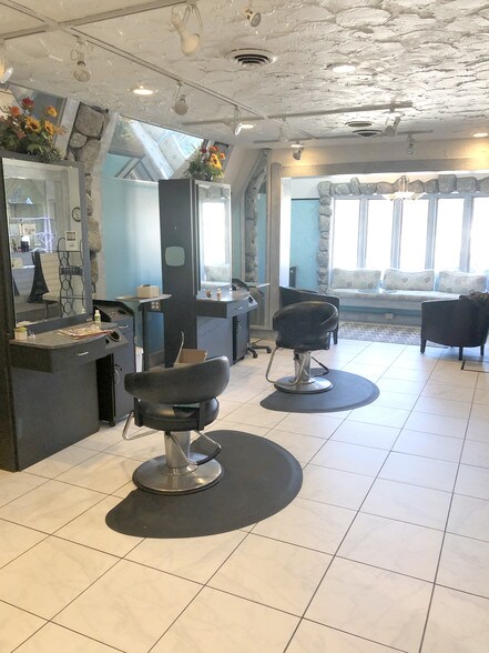 More Photos Of 7155 W Pleasant Valley Rd, Cleveland Freestanding For Lease