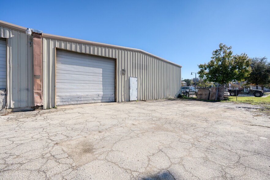 More Photos Of 110 Connelly, San Antonio Manufacturing For Lease