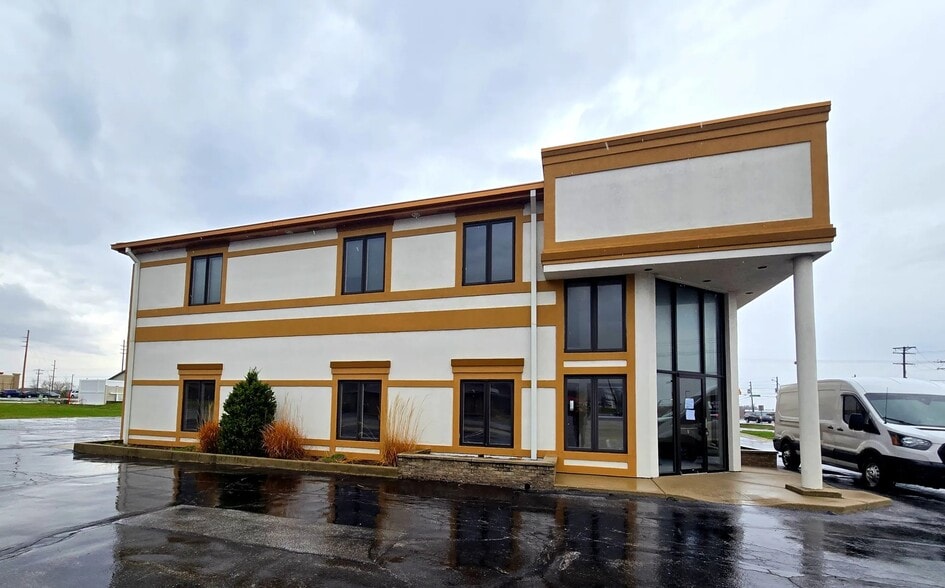 More Photos Of 8080 E 109th Ave, Crown Point Office Residential For Lease