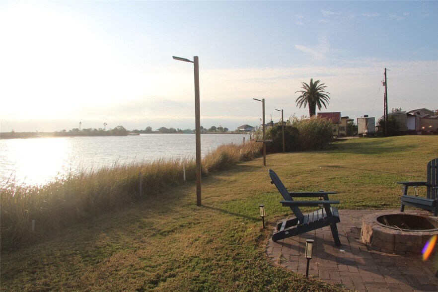 More Photos Of 5202 County Road 469, Brazoria Apartments For Sale