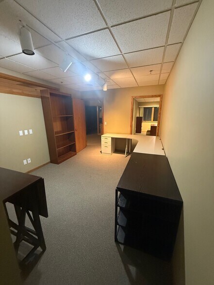 More Photos Of 5930 Seminole Centre Ct, Madison Office For Lease