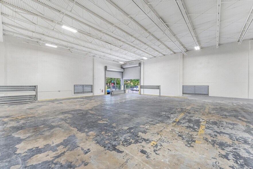 More Photos Of 14525-14570 NW 26th Ave, Opa Locka Manufacturing For Lease