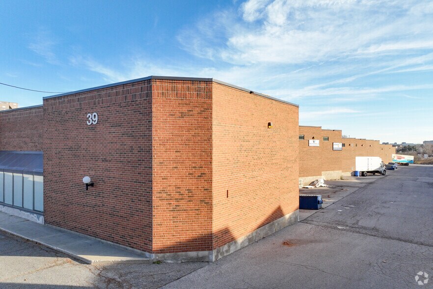 More Photos Of 39 Riviera Dr, Markham Warehouse For Lease