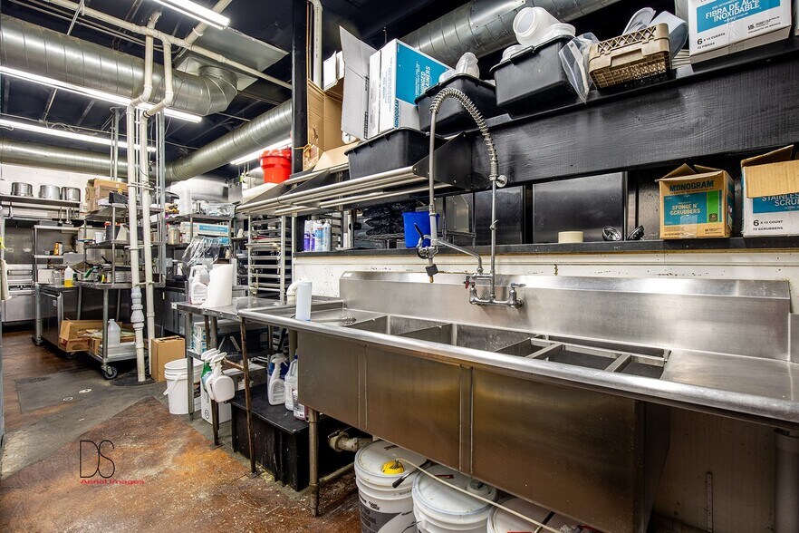 More Photos Of 110 E Hickory St, Streator Bar For Sale