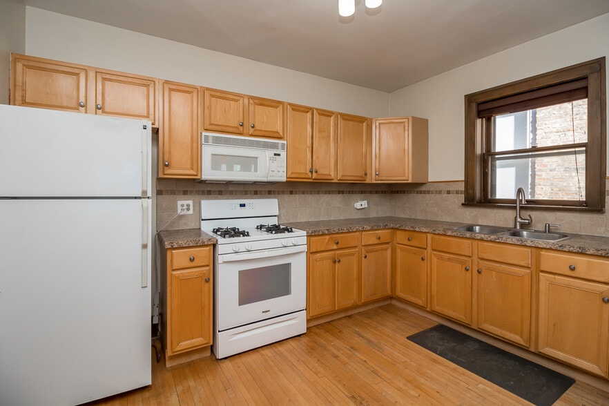 More Photos Of 71 N Williams St, Crystal Lake Storefront Retail Residential For Sale