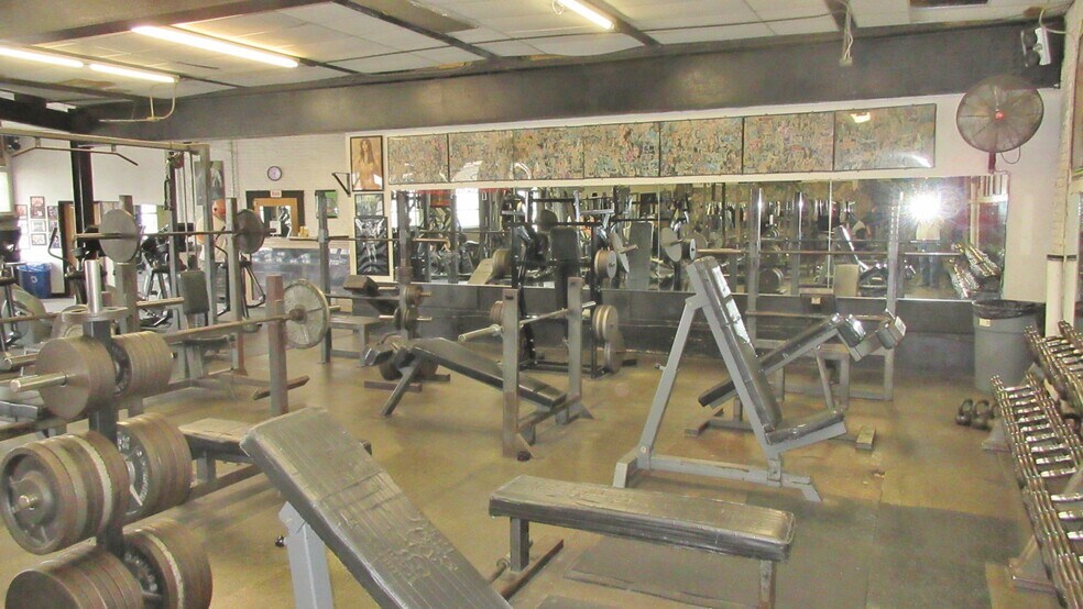 More Photos Of 1622-1628 W Passyunk Ave, Philadelphia Auto Repair For Sale