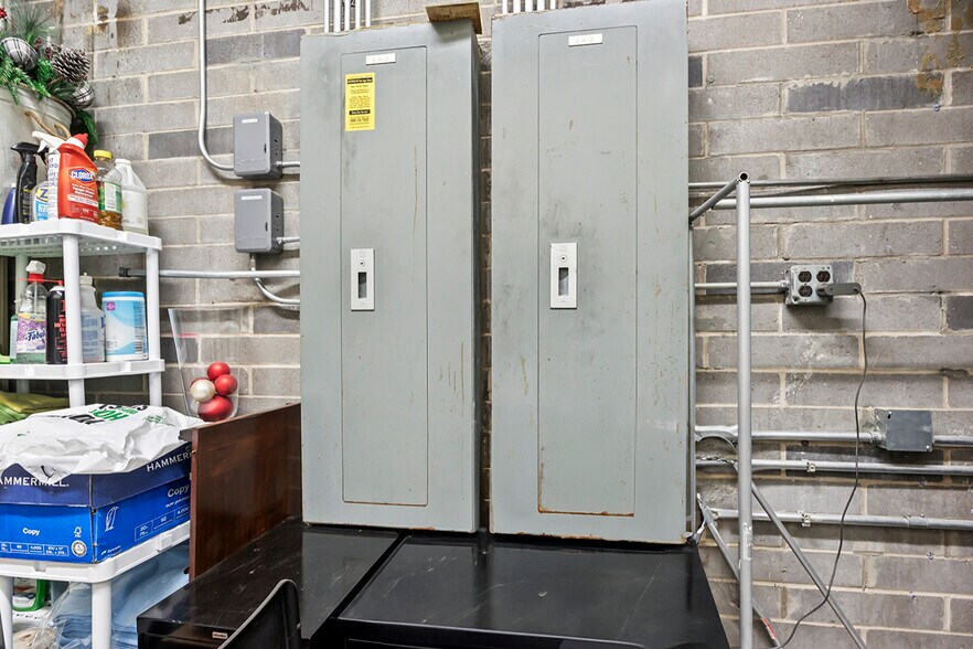 More Photos Of 2940 Weber Dr, Aurora Auto Repair For Sale