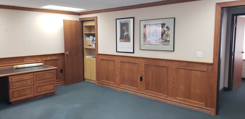 More Photos Of 5995-5997 Brockton Ave, Riverside Medical For Sale