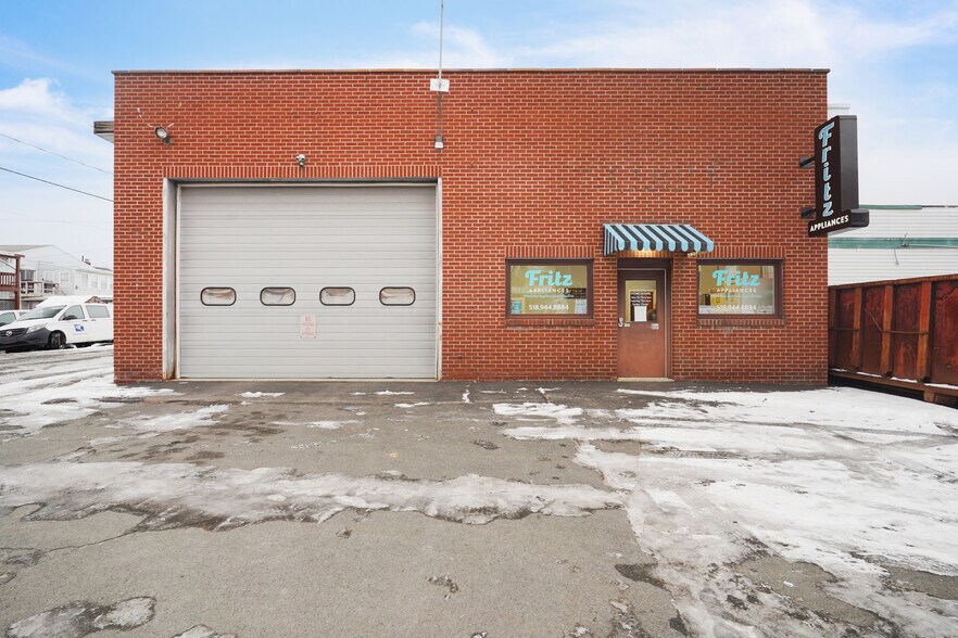 Primary Photo Of 27 Division St, Waterford Freestanding For Sale