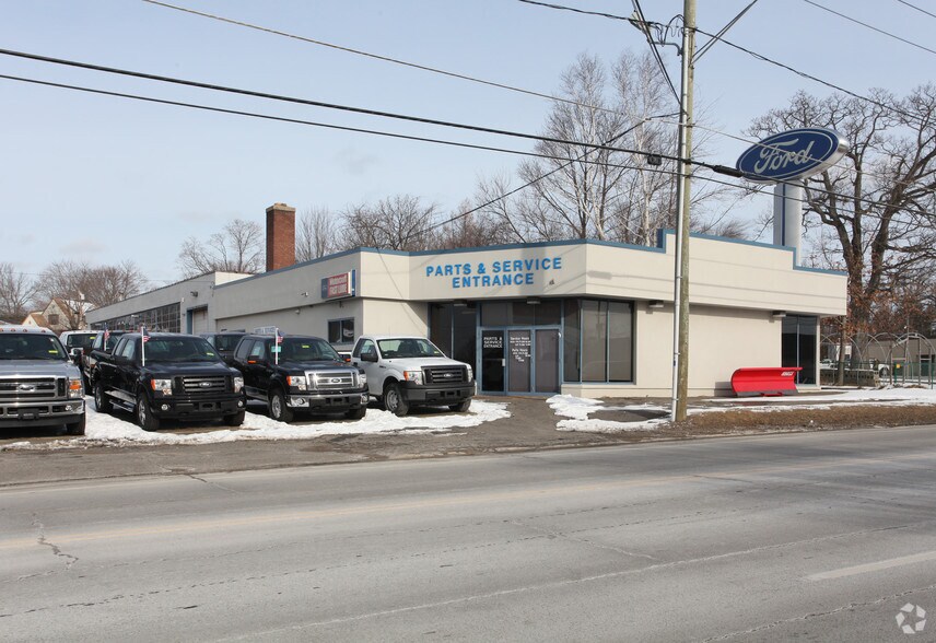 Primary Photo Of 1355 E Main St, Torrington Auto Repair For Sale