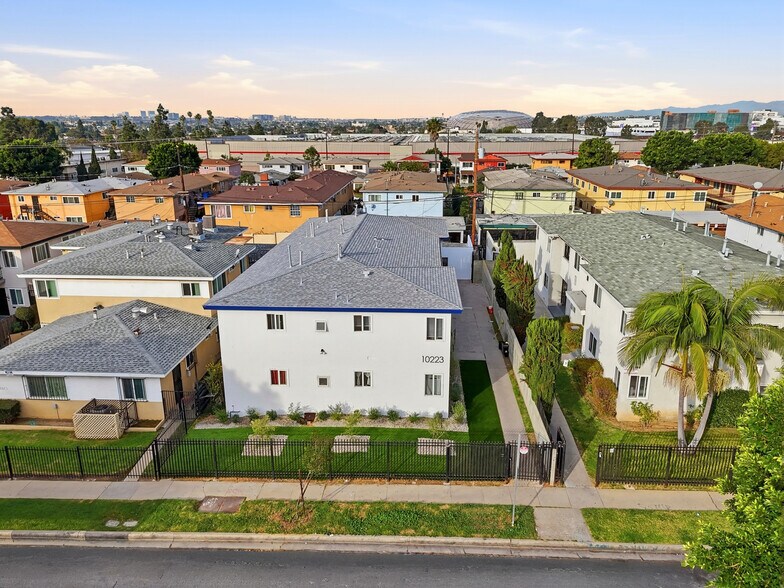 More Photos Of 10223 Darby Ave, Inglewood Apartments For Sale