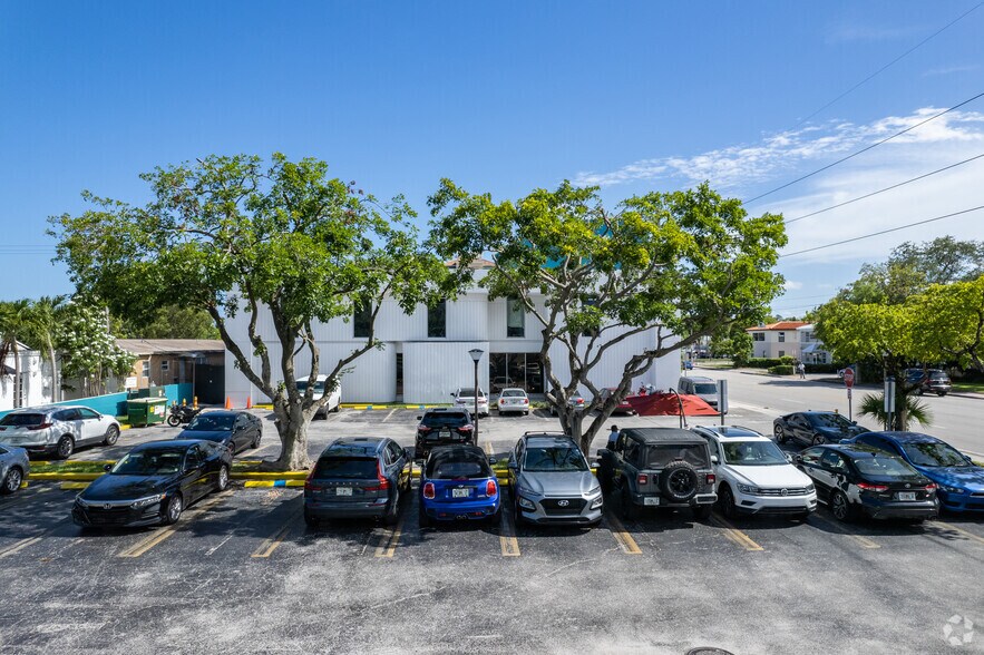 More Photos Of 2401 S Douglas Rd, Miami Medical For Lease