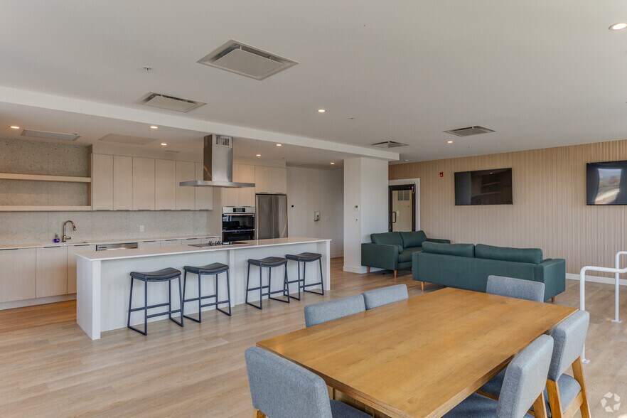 More Photos Of 612 Constance Av, Esquimalt Apartments For Lease