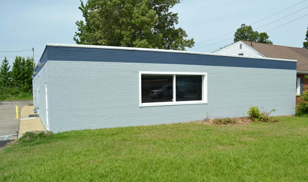 More Photos Of 5947 Jefferson Ave, Newport News Service For Sale