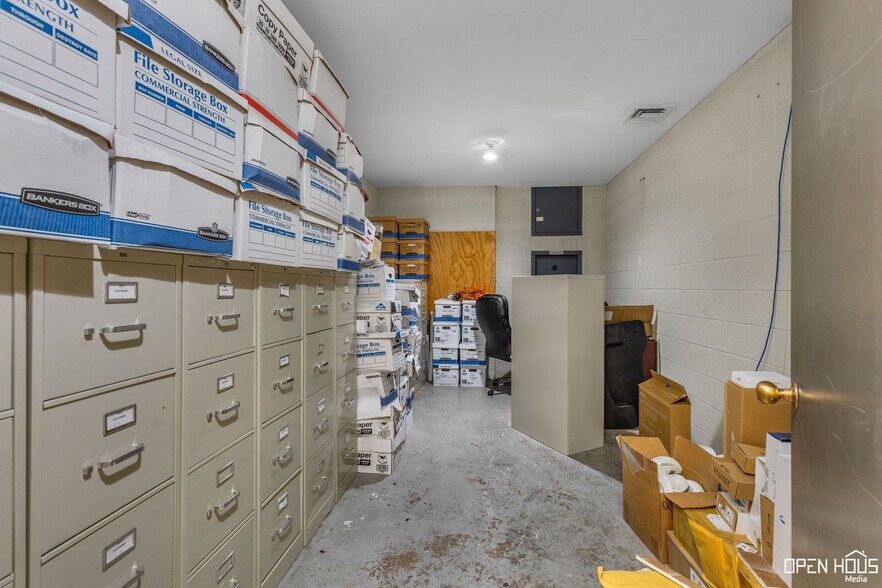 More Photos Of 915 9th St, Wichita Falls Office For Sale