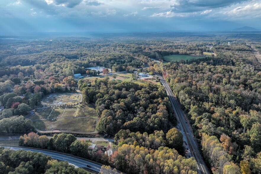 More Photos Of 5662 Cemetery Rd, Lula Land For Lease