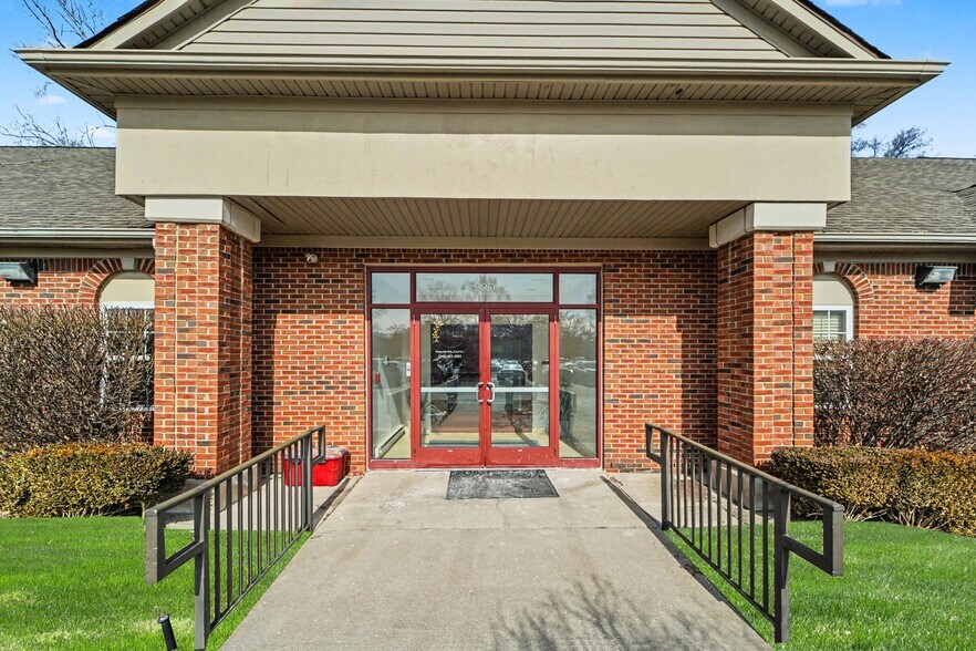 More Photos Of 2950 Crooks Rd, Rochester Hills Healthcare For Lease