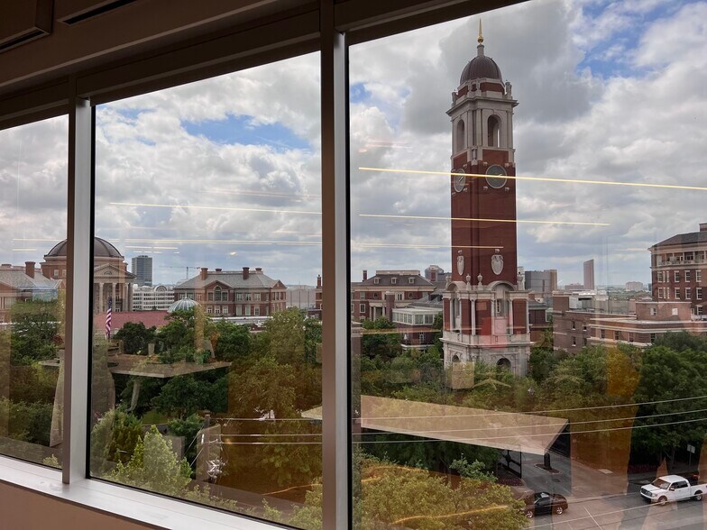 More Photos Of 3800 Maple Ave, Dallas Office For Lease