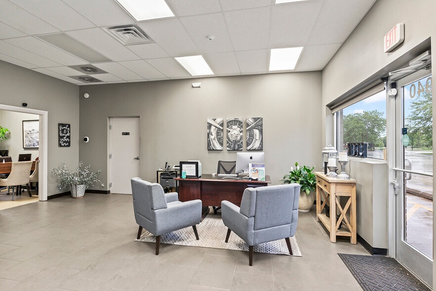 More Photos Of 2940 Weber Dr, Aurora Auto Repair For Sale