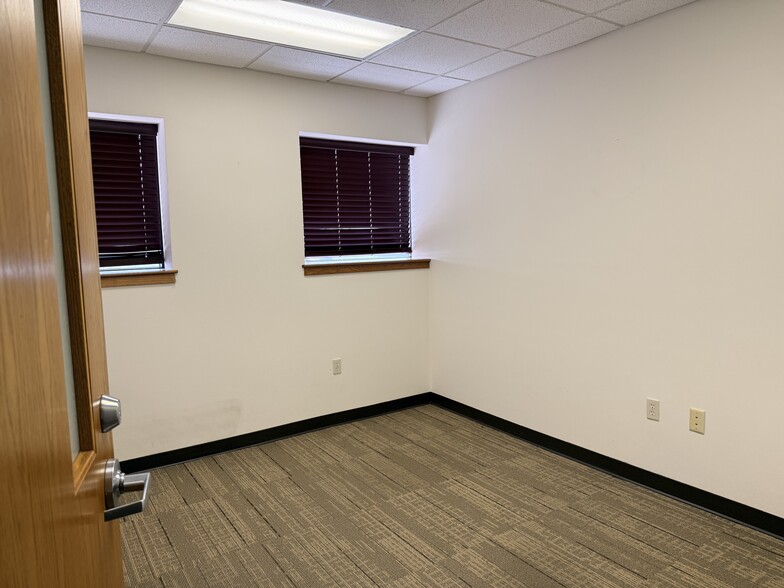 More Photos Of 1001 Arboretum Dr, Waunakee Flex For Lease