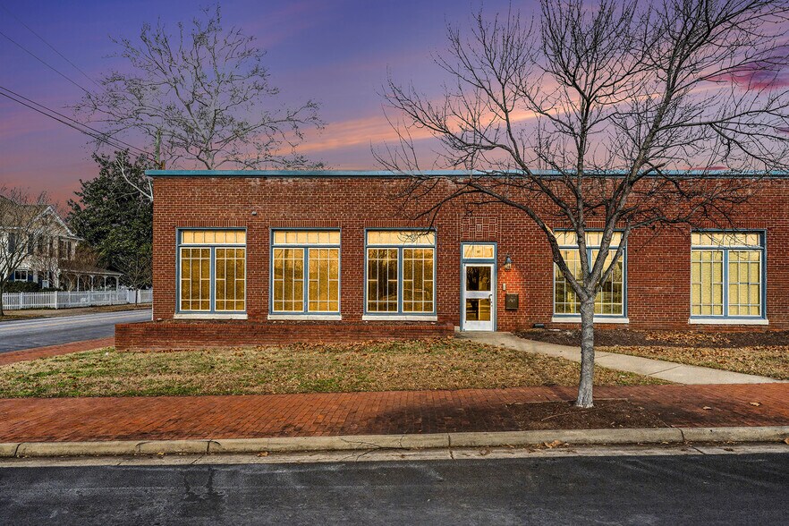 More Photos Of 415-417 Wolfe St, Fredericksburg Medical For Lease