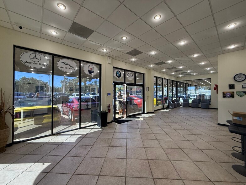 More Photos Of 13001 N Florida Ave, Tampa General Retail For Lease