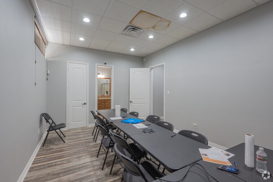 More Photos Of 2910 Edith Ln, Haltom City Light Manufacturing For Sale