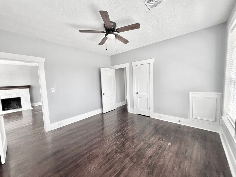 More Photos Of 741 E 9th St, Houston Office Residential For Lease