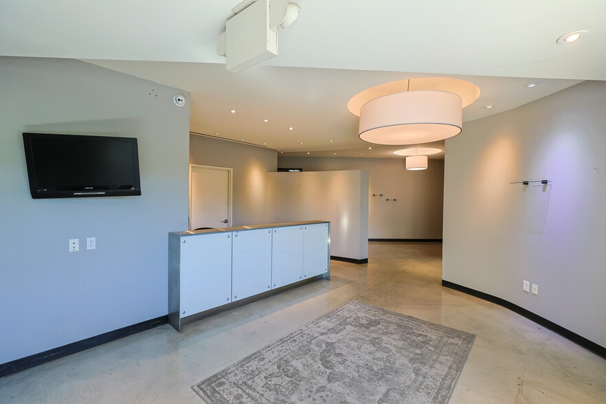 More Photos Of 4142 Lankershim Blvd, North Hollywood Unknown For Lease